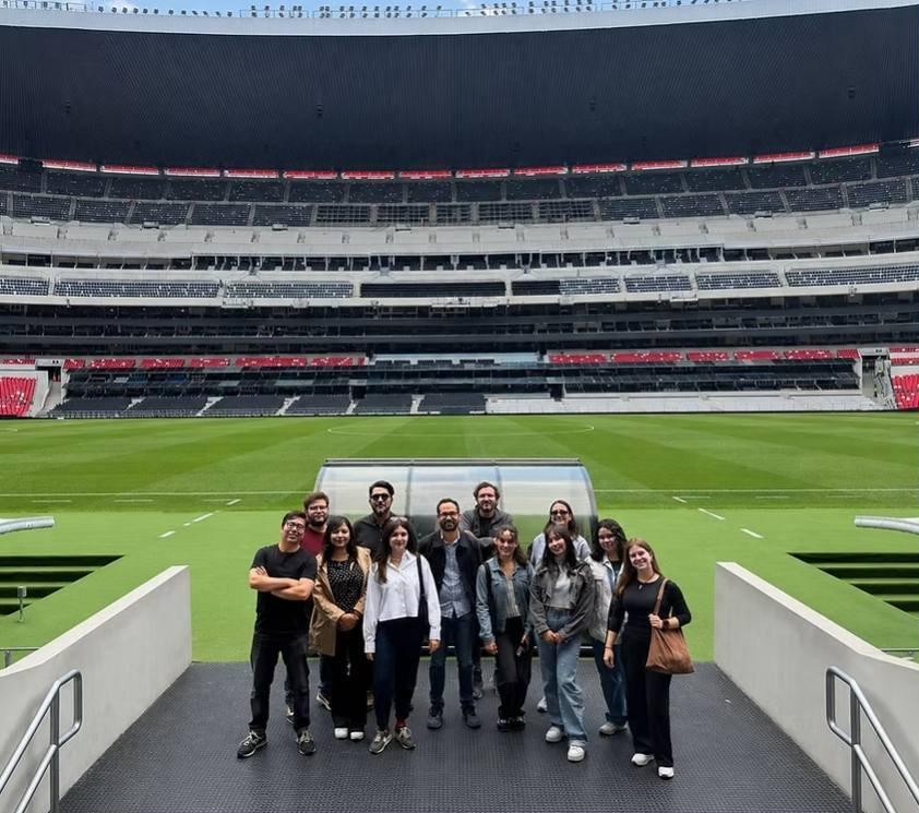 Equipo CAAM en el Estadio Azteca